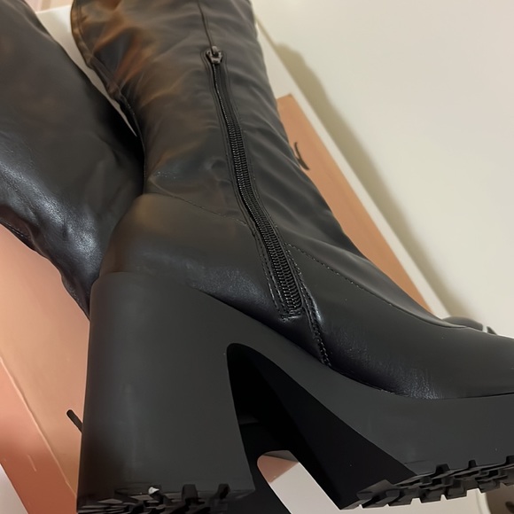 WILD PAIR
Killian Block-Heel Riding Boots, Size 10 - Picture 4 of 10